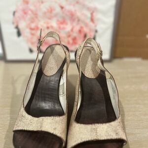 Elegant Vintage XoXo Cream Peep-Toe Heels